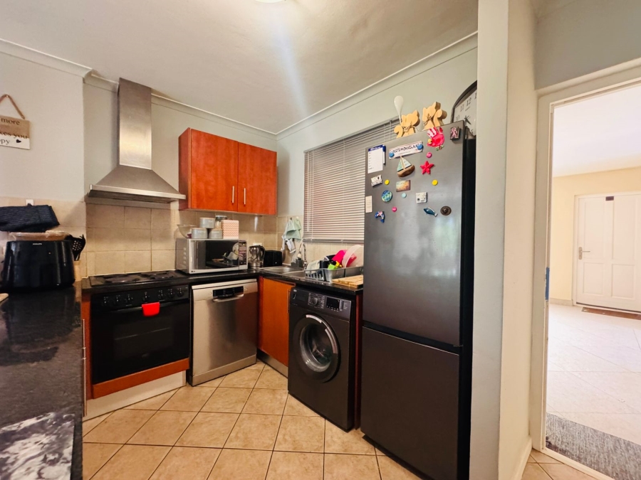 2 Bedroom Property for Sale in Somerset West Mall Triangle Western Cape